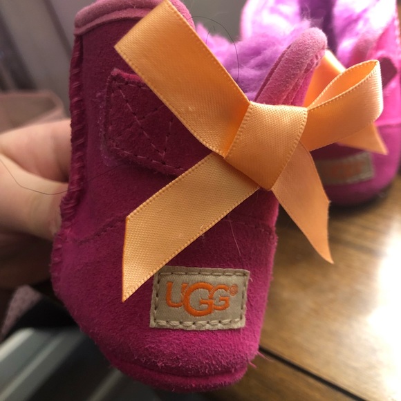 Pink uggs (kids) - Picture 6 of 8